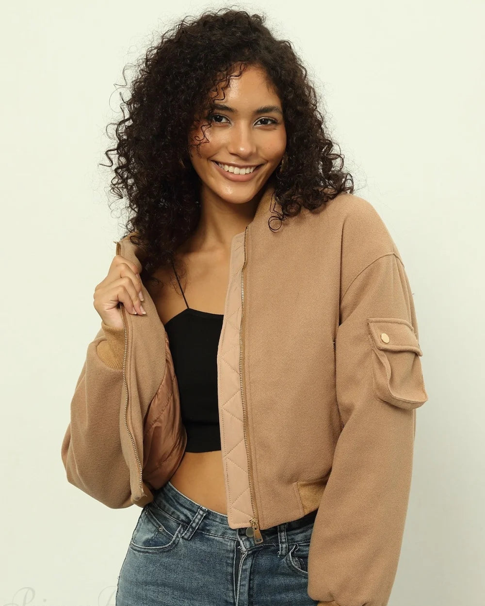 Chic Women's Quilted Jacket | Loose Fit, Collarless Bomber Design 5