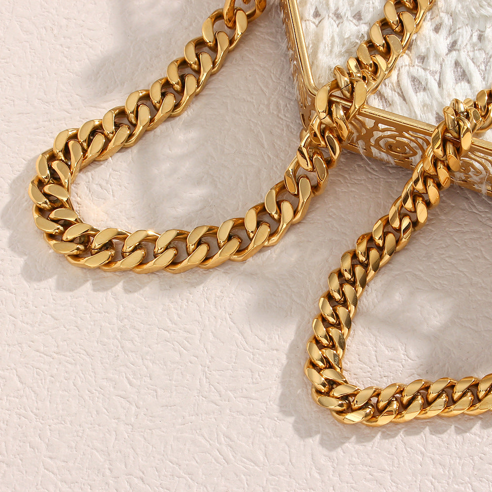 Chunky Chain Necklace in 18k Gold-Plated Stainless Steel – Hypoallergenic and Water Resistant 4