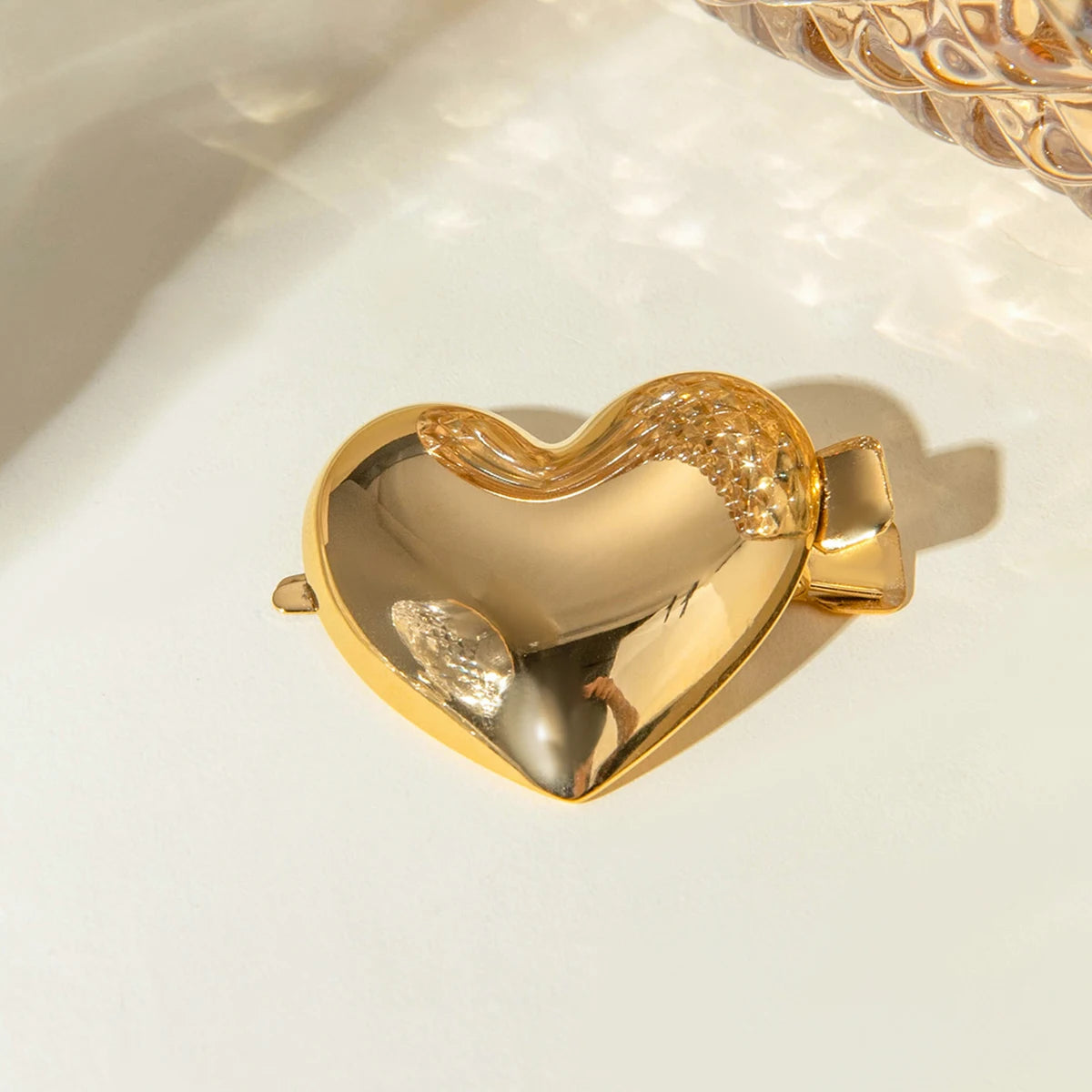 Chunky Gold Heart Hair Clip – Waterproof and Hypoallergenic Accessory 3