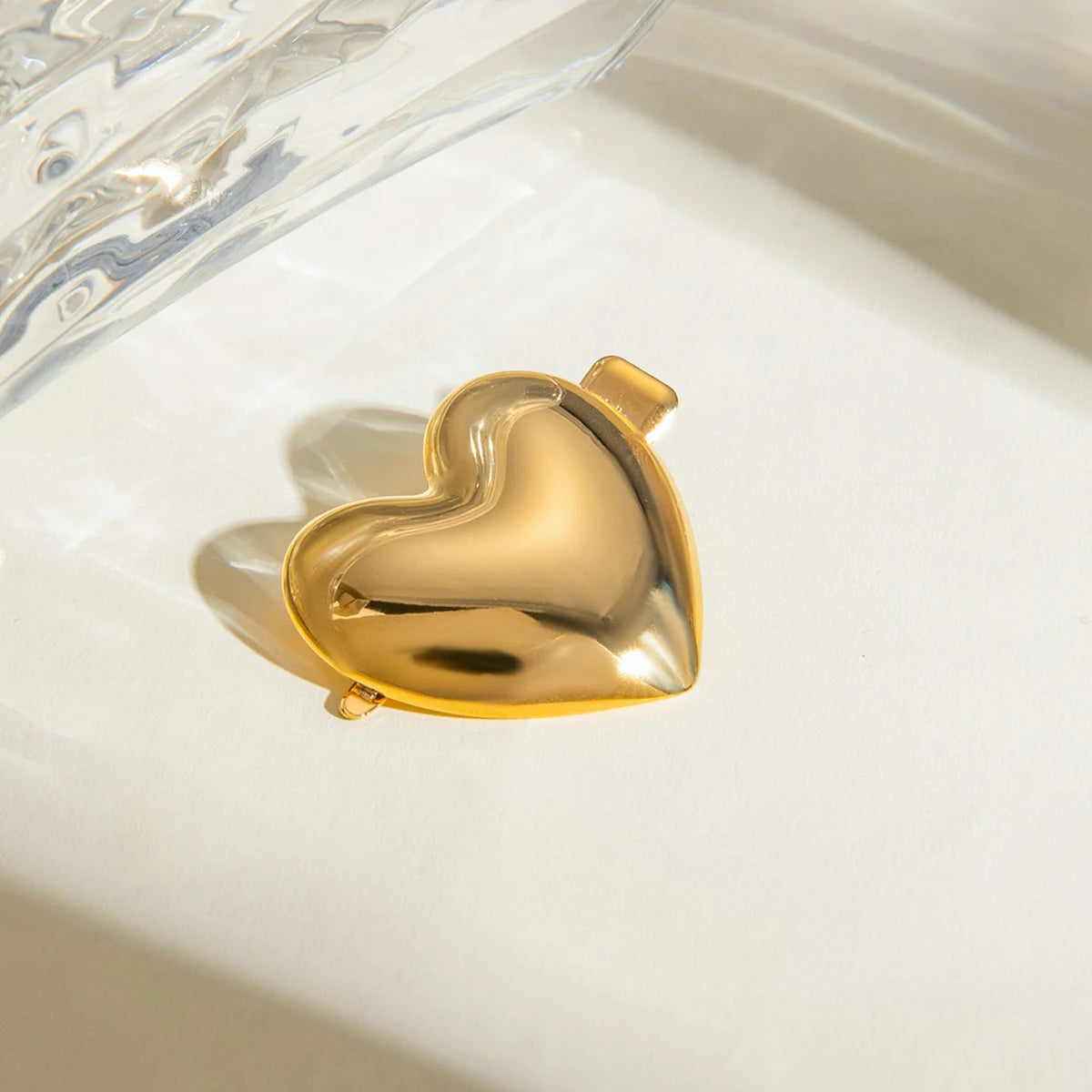 Chunky Gold Heart Hair Clip – Waterproof and Hypoallergenic Accessory 4