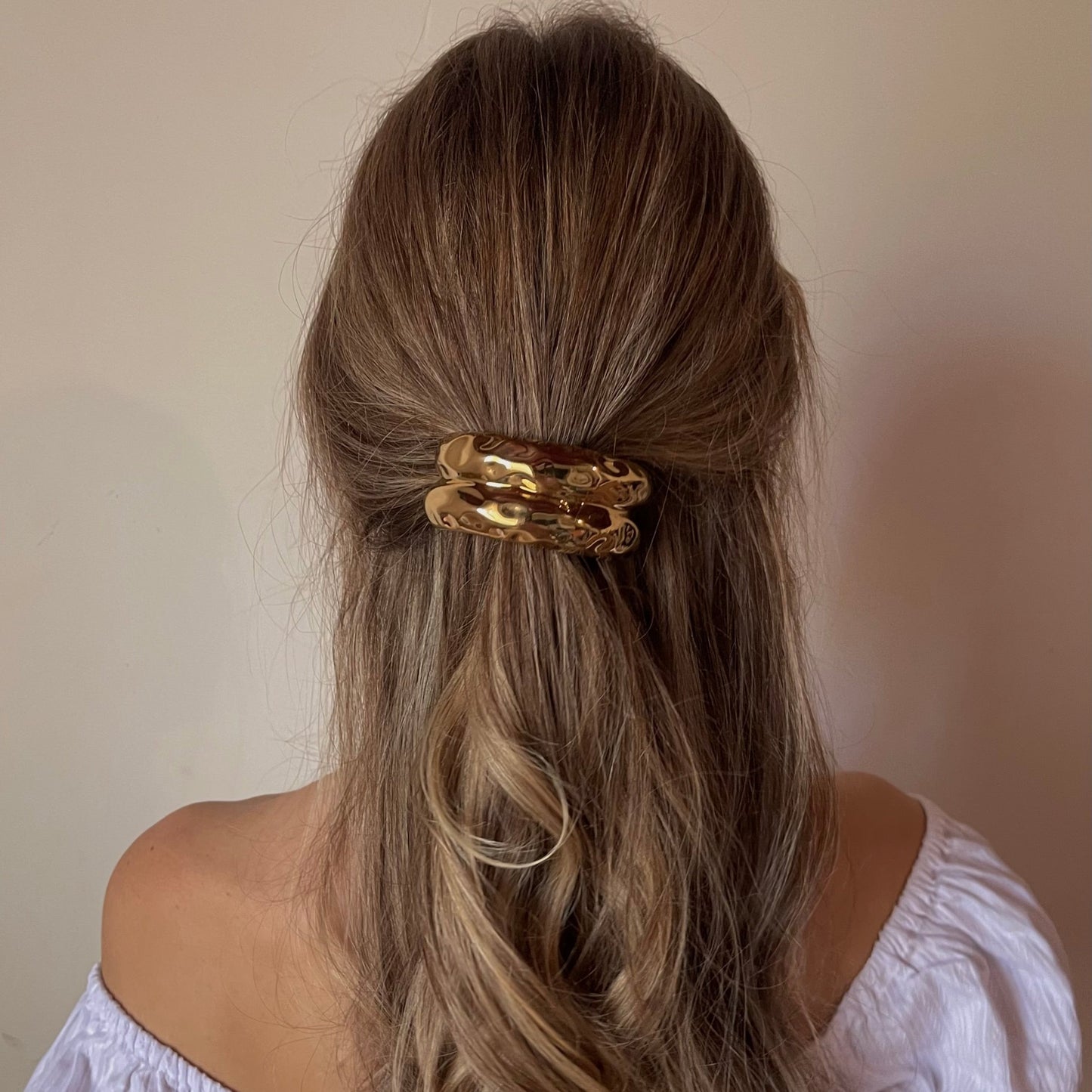 Double Hammered Arch Pony Cuff – Hypoallergenic 18k Gold-Plated Hair Accessory 2