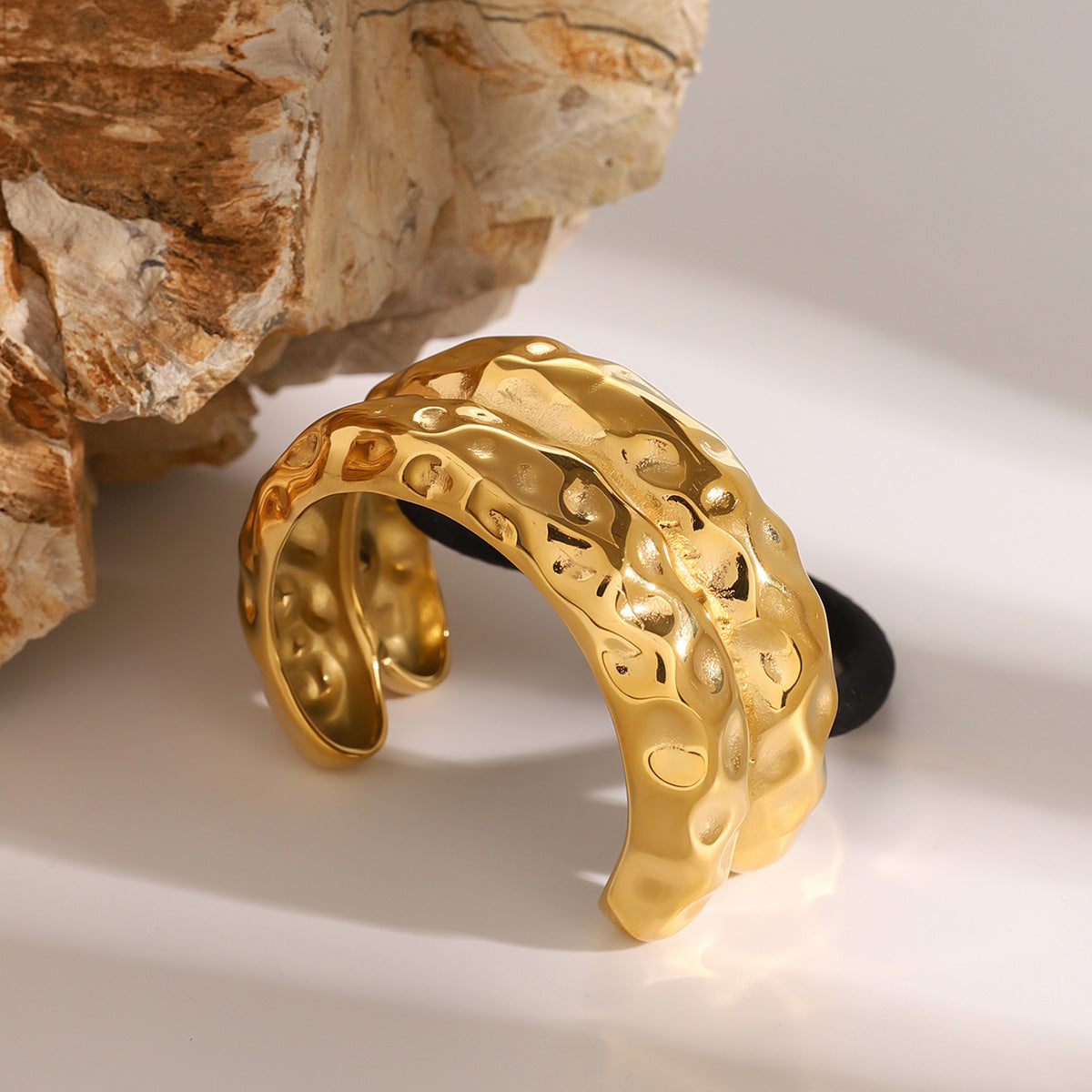 Double Hammered Arch Pony Cuff – Hypoallergenic 18k Gold-Plated Hair Accessory 5