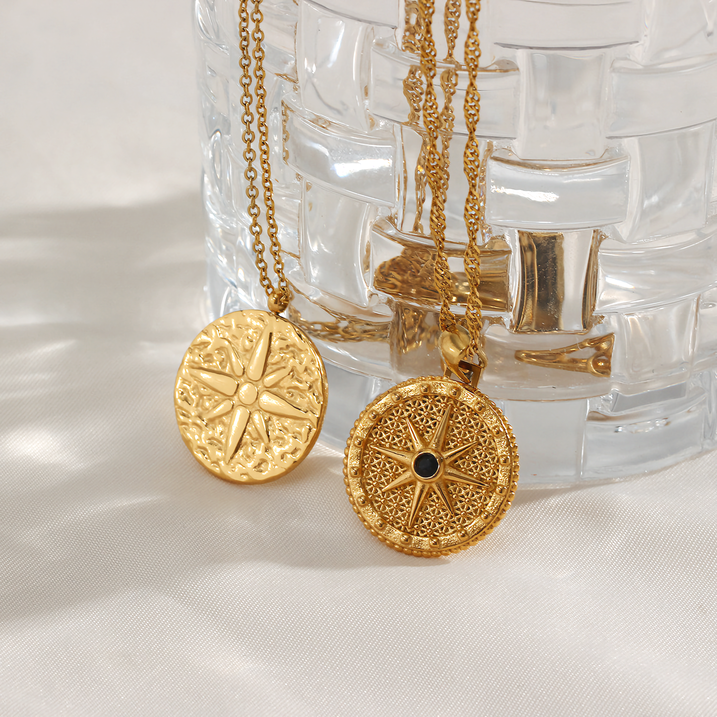 Elegant Compass Necklace in 18k Gold-Plated Stainless Steel – Waterproof, Hypoallergenic, Adjustable Chain 18 + 2 Extension 3
