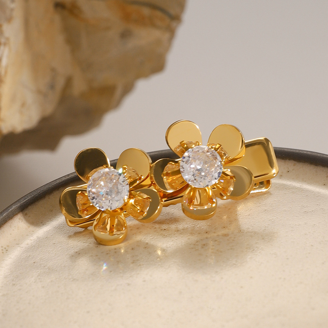 Elegant Diamond Petal Hair Clip with Gold Petals – Hypoallergenic Design for Women, Eco-Friendly and Durable 2