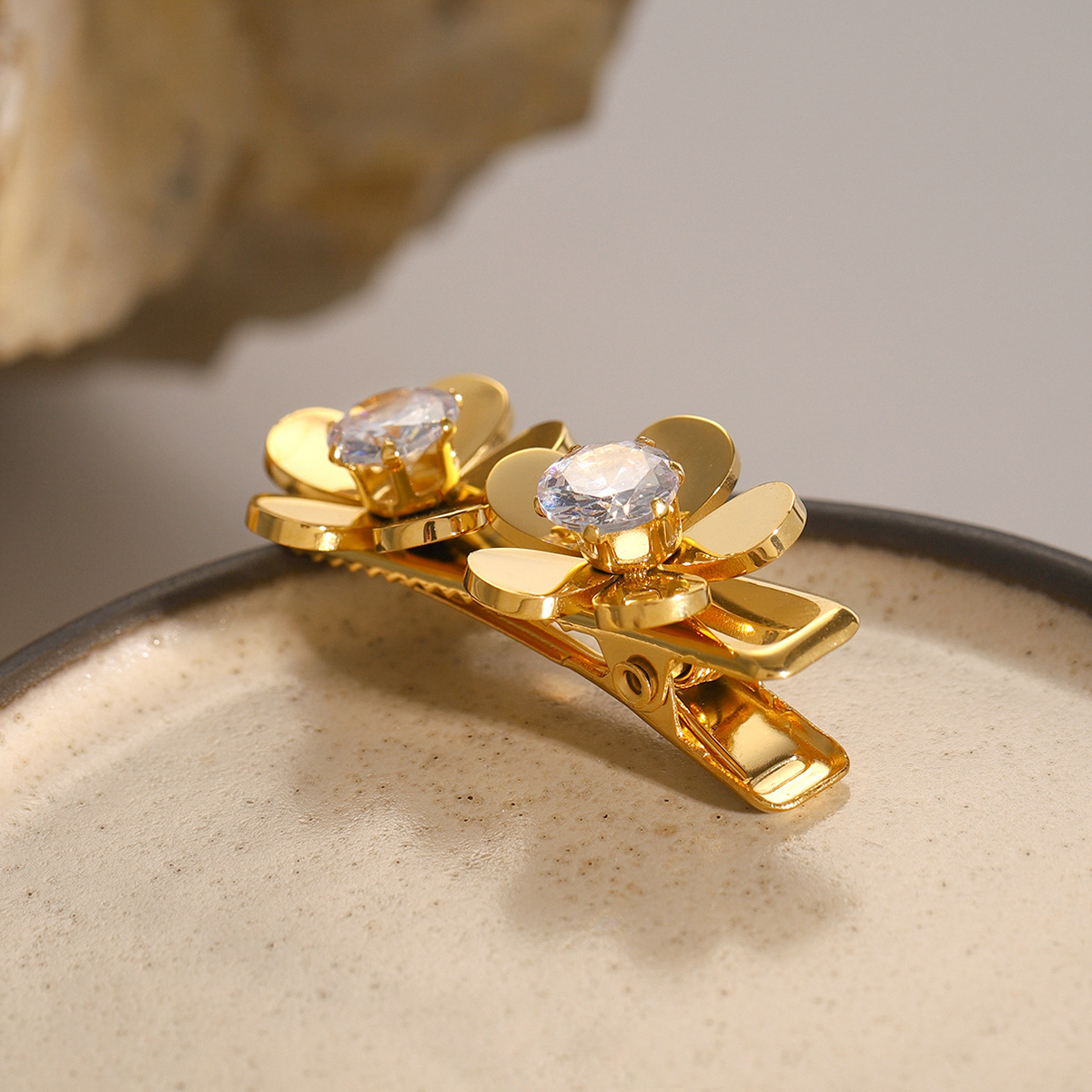 Elegant Diamond Petal Hair Clip with Gold Petals – Hypoallergenic Design for Women, Eco-Friendly and Durable 3