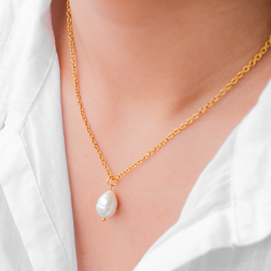 Elegant Freshwater Pearl Necklace on Waterproof Gold Chain – Hypoallergenic, Lightweight, 15-Inch with Extension 1