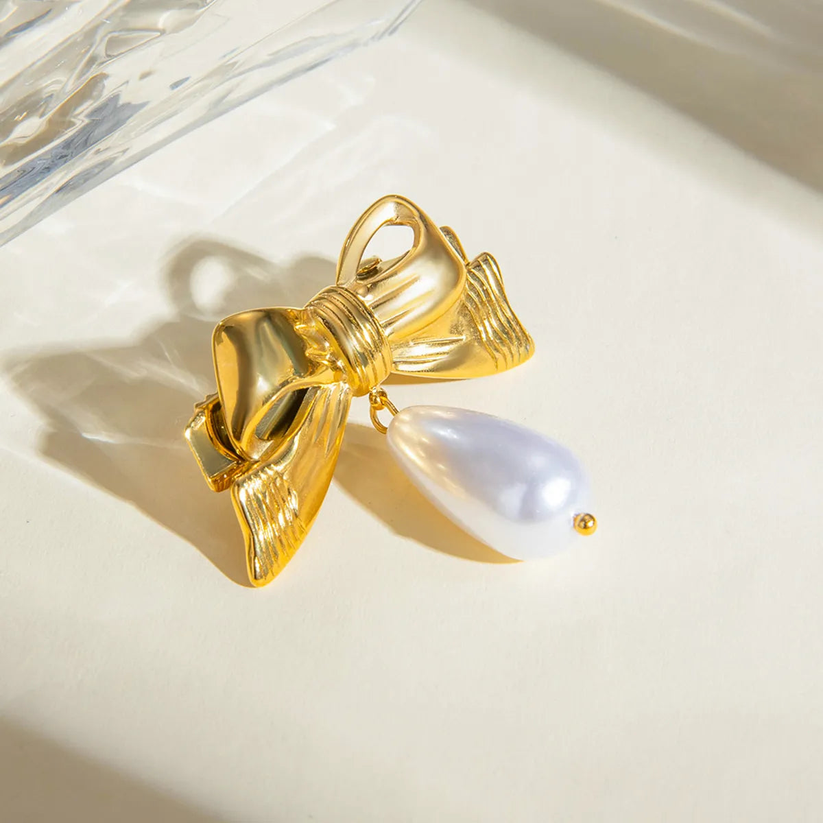 Elegant Gold Hair Clip with Freshwater Pearl - Waterproof, Hypoallergenic Accessory for Women 4