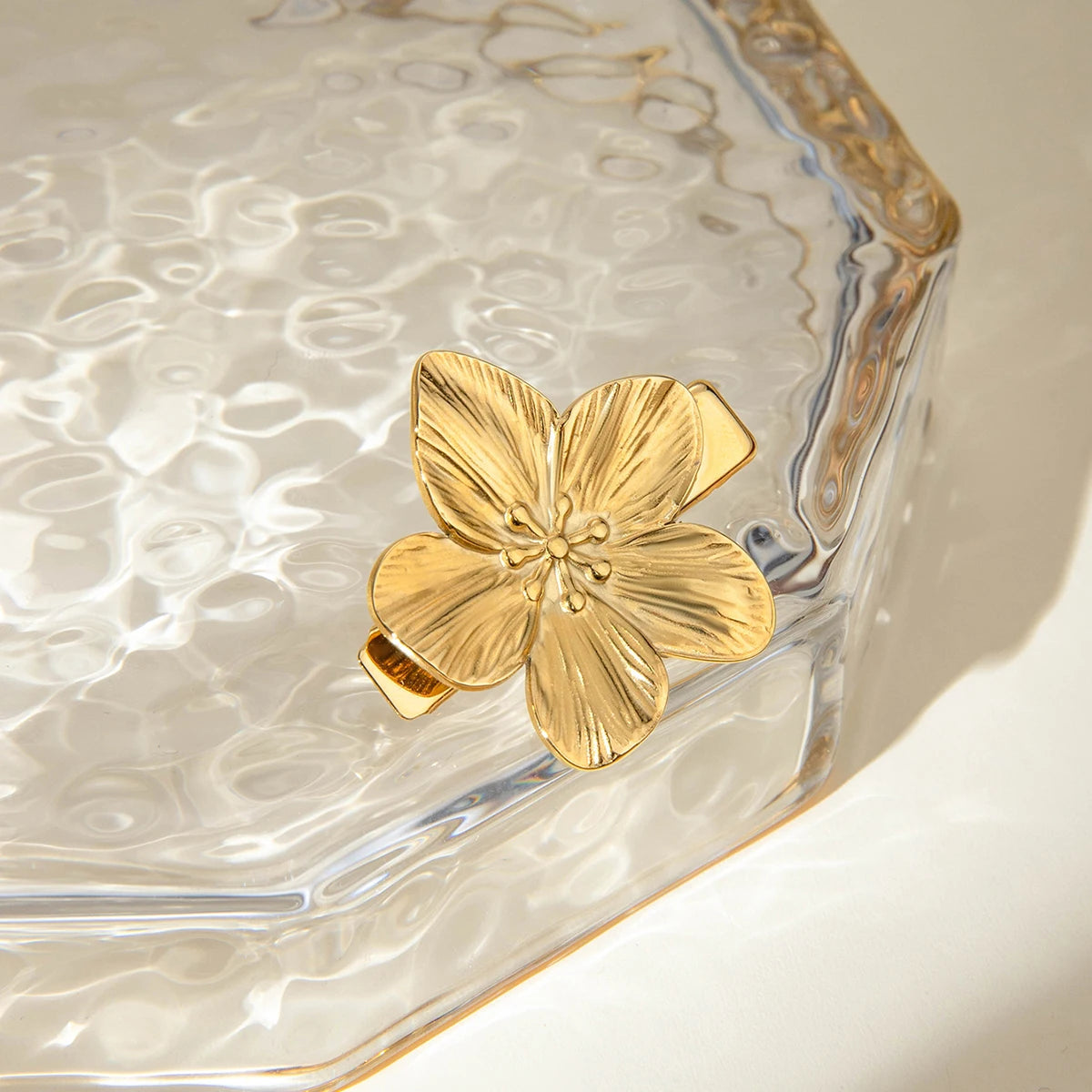 Elegant Gold Hair Clip with Sculpted Petal Design – Waterproof and Hypoallergenic 3