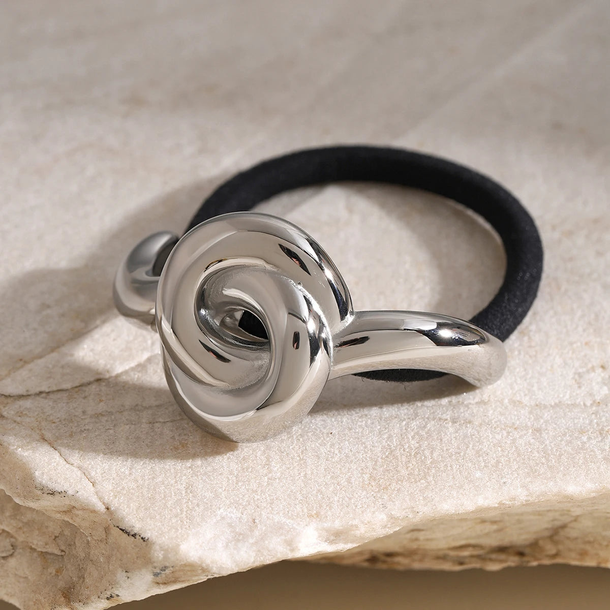 Elegant Knotted Pony Cuff Hair Accessory in Polished Gold – Waterproof Hypoallergenic Stainless Steel Design 4