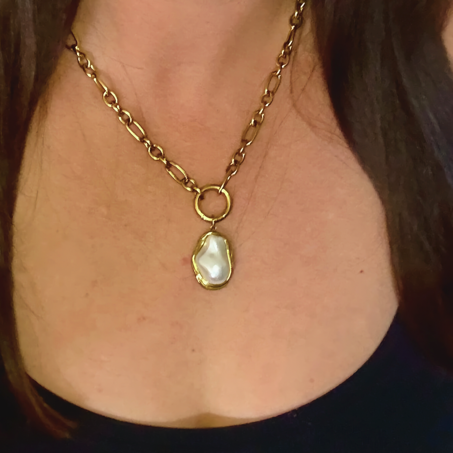 Elegant Mother of Pearl Pendant Necklace – 18k Gold-Plated Stainless Steel, Waterproof & Hypoallergenic 1
