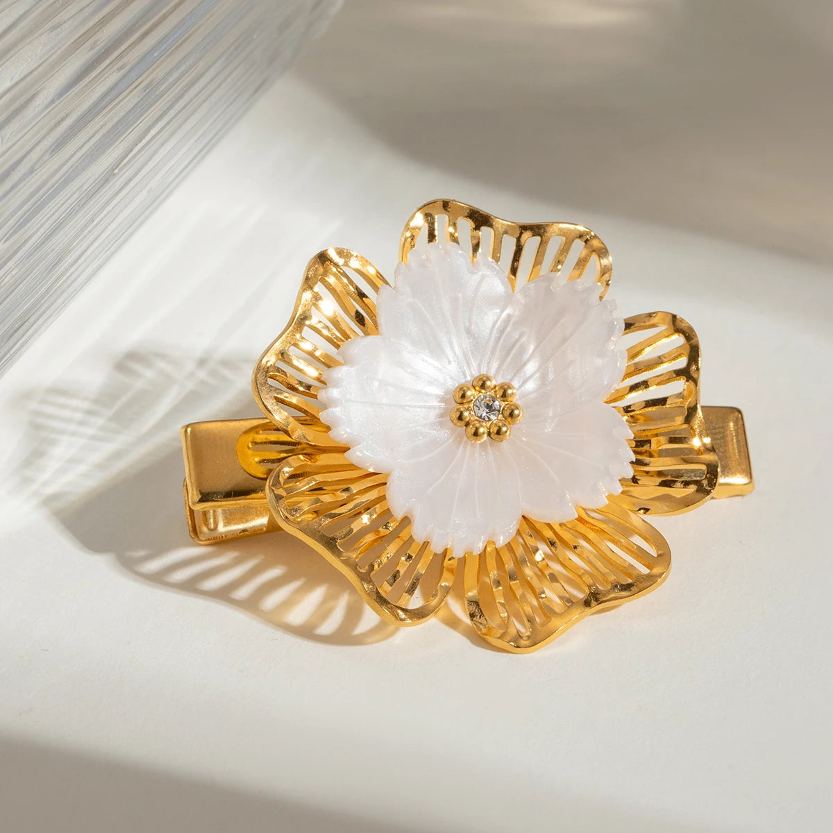 Elegant Petal Pearl Hair Clip with 18k Gold Plating – Hypoallergenic and Waterproof Hair Accessory 3