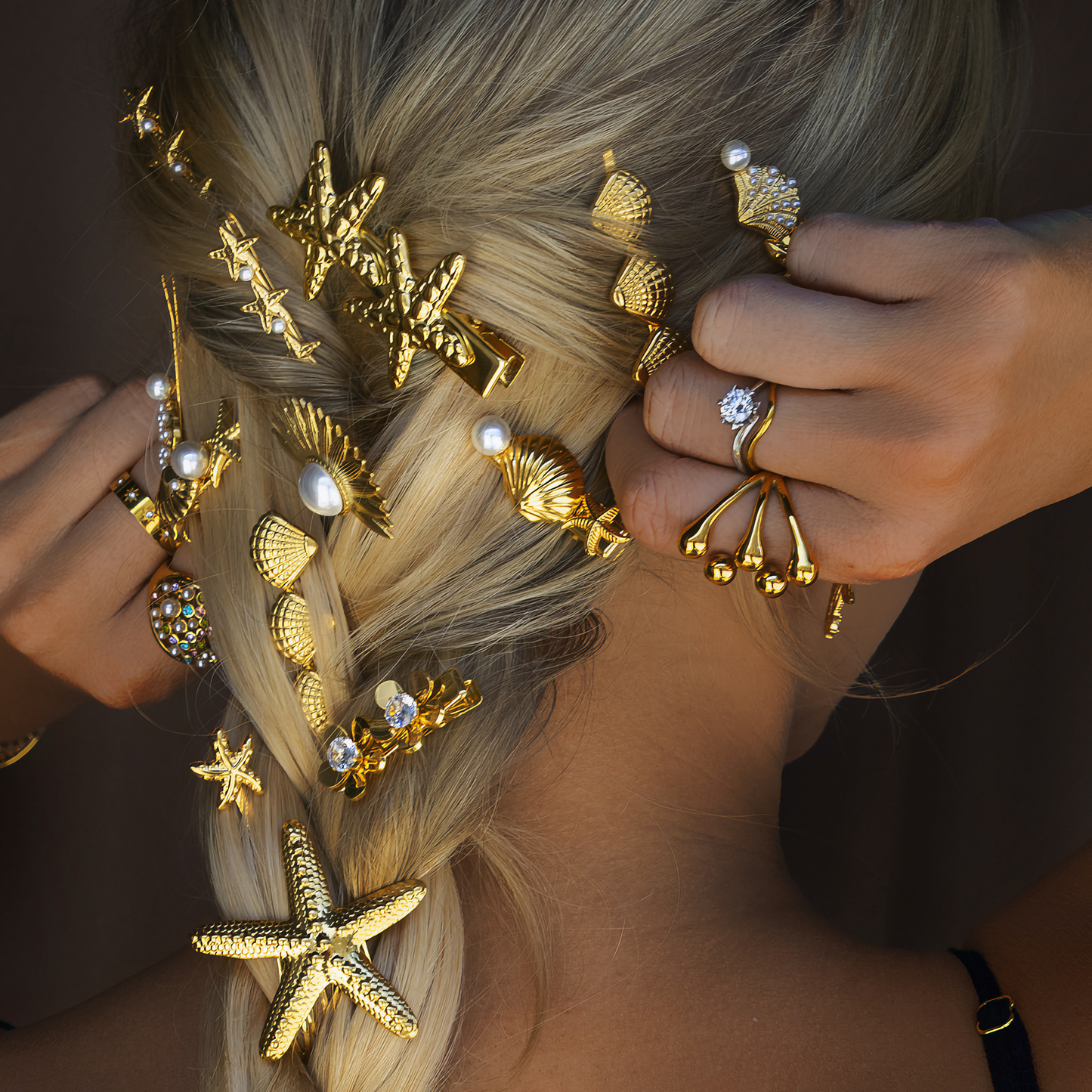 Gold Hair Clip with Freshwater Pearl and Seashell Design – Hypoallergenic, Waterproof, Ocean-Inspired Women's Hair Accessory 1