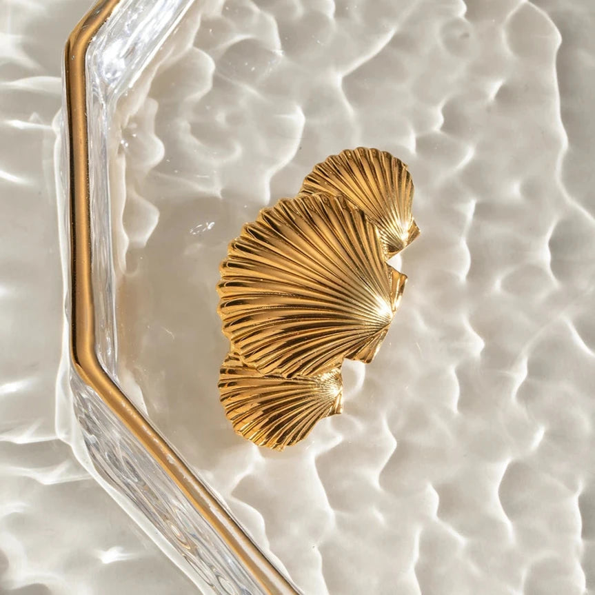 Gold Seashell Hair Clip - Hypoallergenic Accessory for Women, Lightweight, Water Resistant, Perfect for Casual and Elegant Styles 2