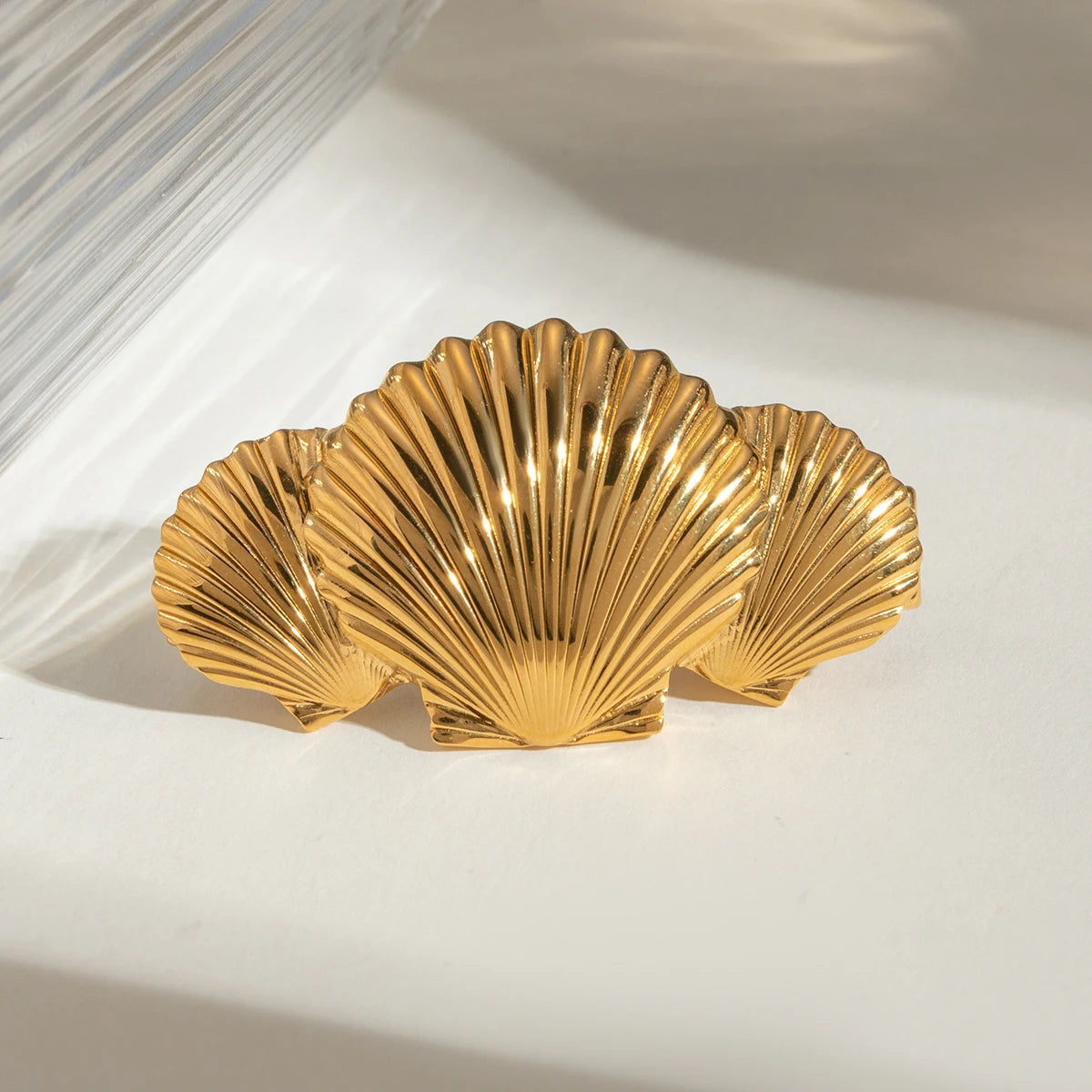 Gold Seashell Hair Clip - Hypoallergenic Accessory for Women, Lightweight, Water Resistant, Perfect for Casual and Elegant Styles 4