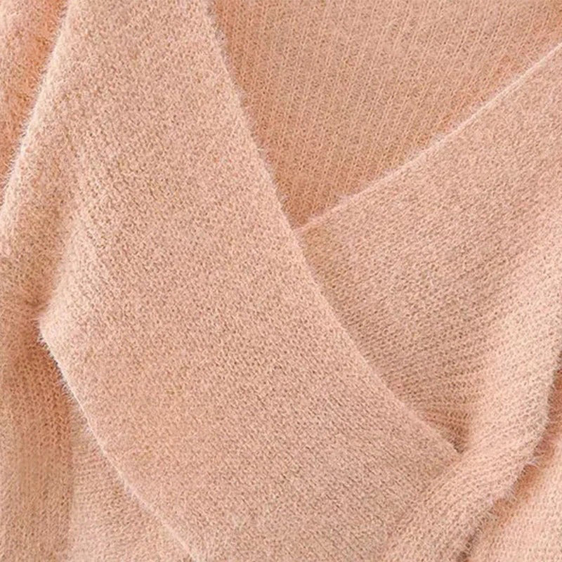 Loose-fitting Knitted V-Neck Cropped Top Sweater 3