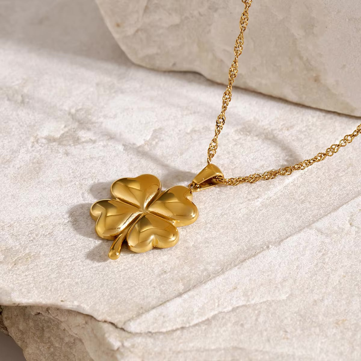 Minimalist 18k Gold Clover Necklace for Women – Hypoallergenic, Waterproof Everyday Jewelry 3