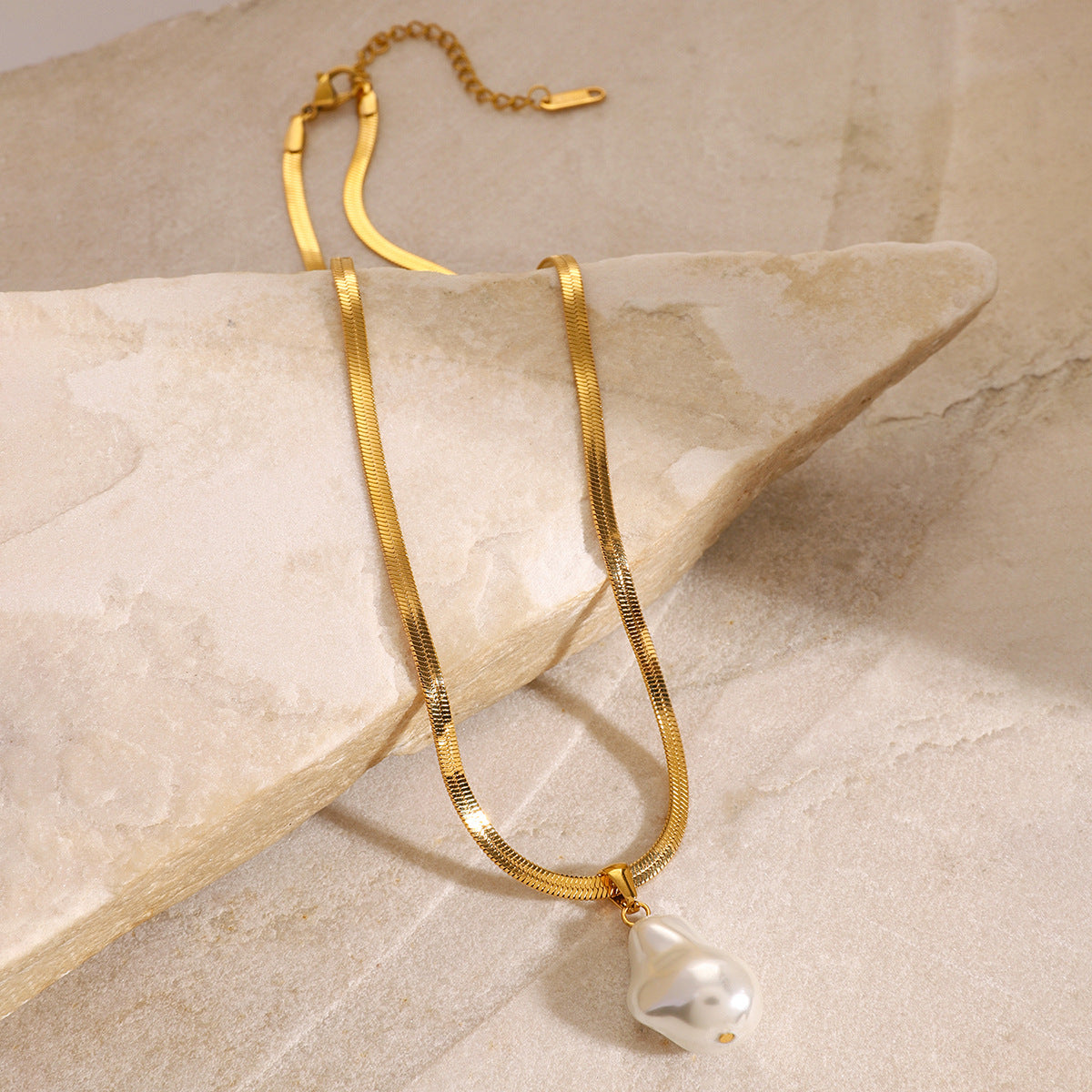 Modern Herringbone Pearl Necklace with 18k Gold Plating – Waterproof and Hypoallergenic 6
