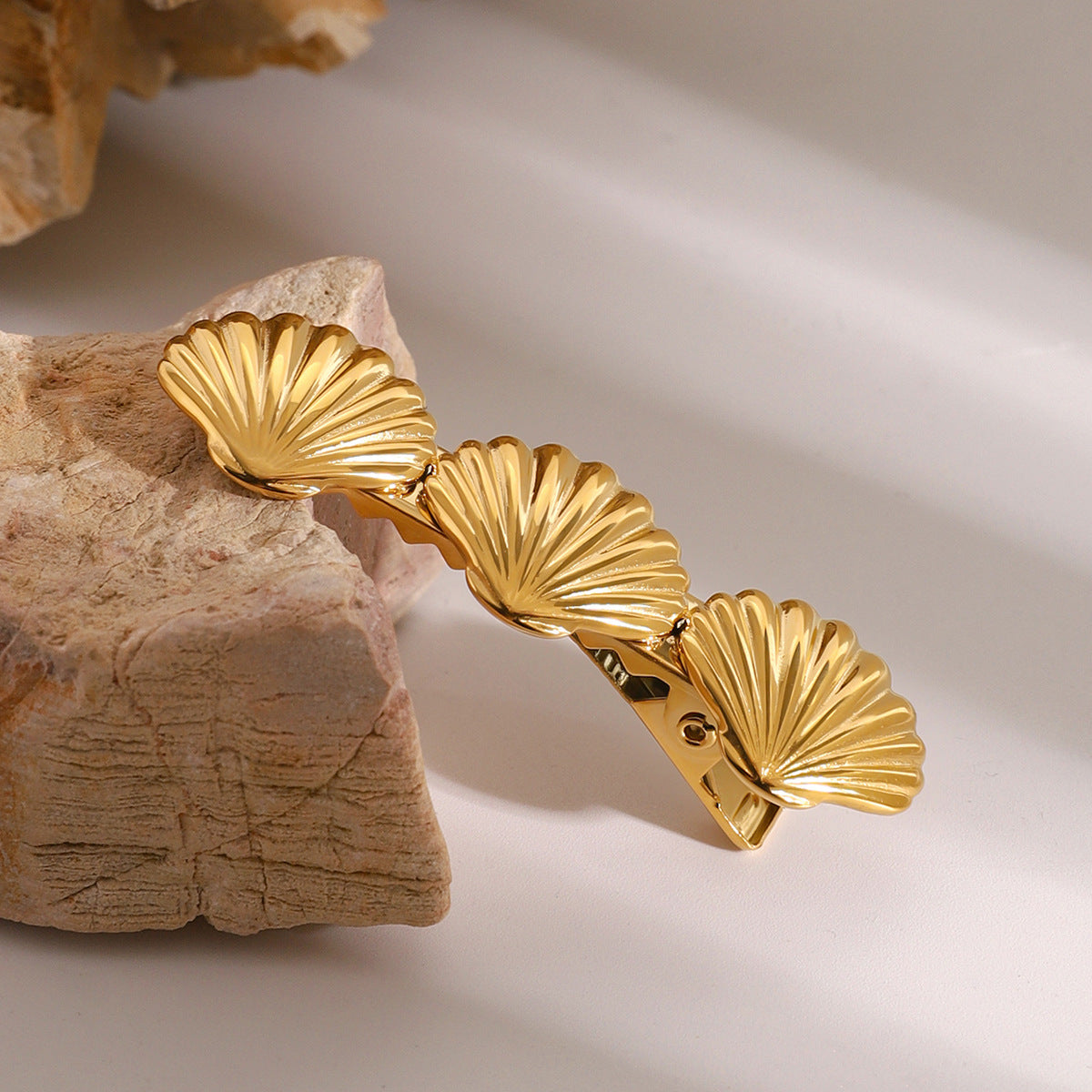 Seashell Gold Hair Clip – Hypoallergenic, Waterproof, and Stylish Ocean-Inspired Accessory 2