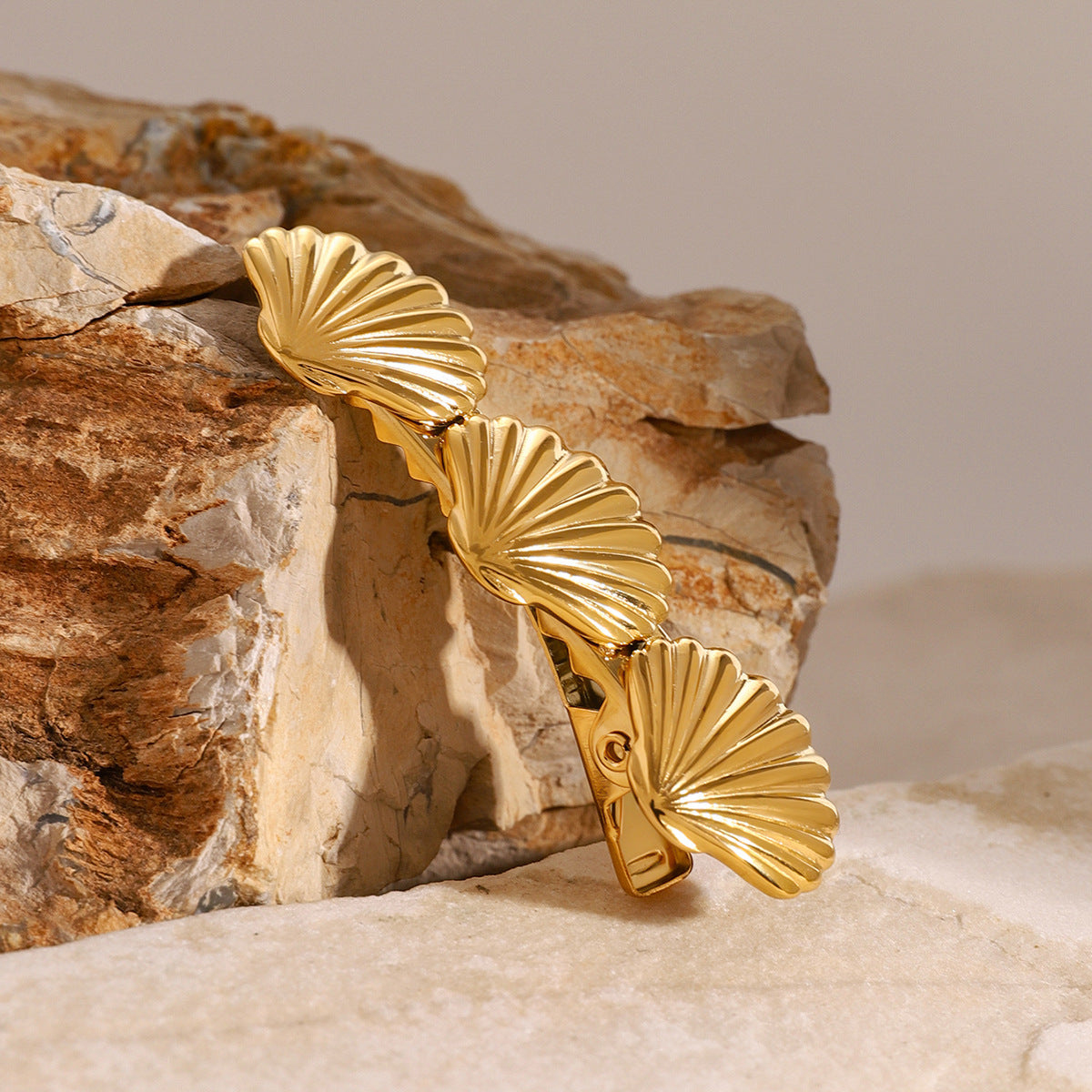 Seashell Gold Hair Clip – Hypoallergenic, Waterproof, and Stylish Ocean-Inspired Accessory 3