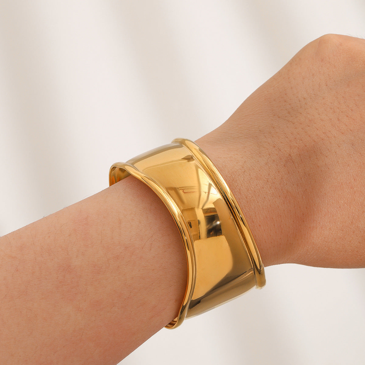 Women's Gold Cuff Bracelet Stainless Steel 18k Gold 2