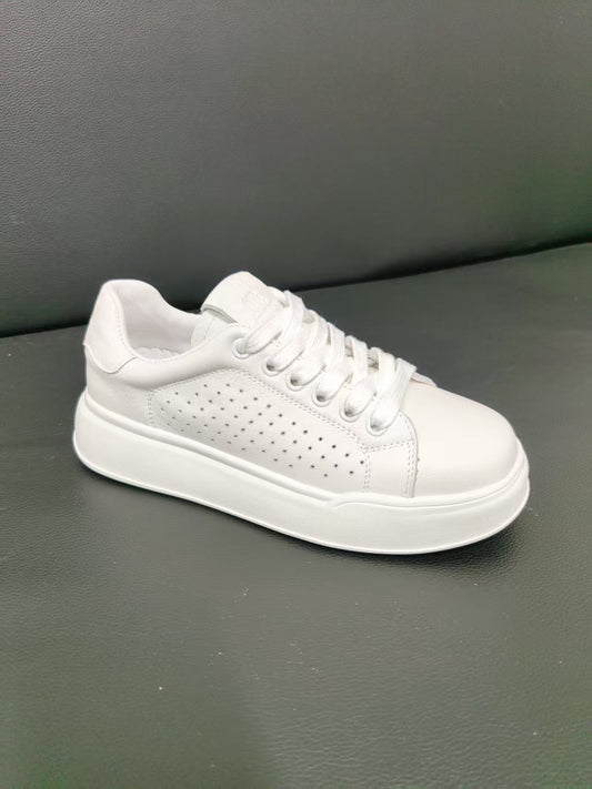 Women’s Lightweight Platform Sneakers with Slim Fit Design for Everyday Comfort 1