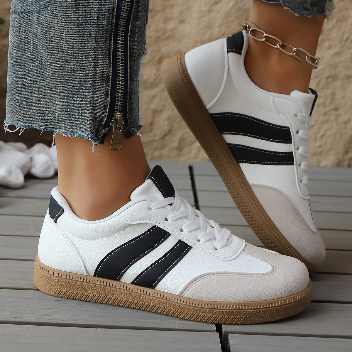 Women's Leather Retro Low-Top Sneakers – back heel view | Hensley London