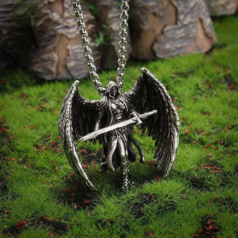 Unisex Retro Cartoon Character Necklace Silver Alloy 32