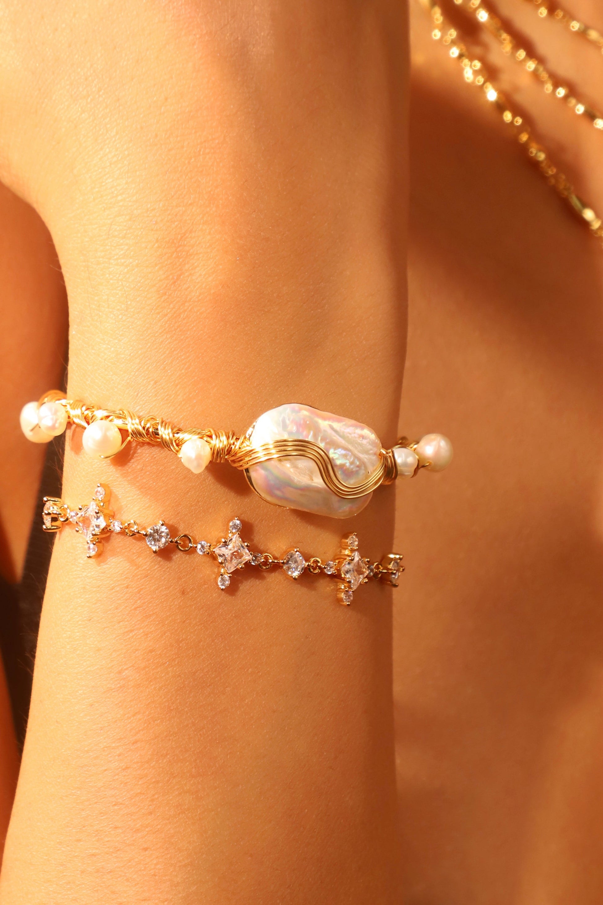 Unisex Bracelet Gold Freshwater Pearls Stretchable - 1