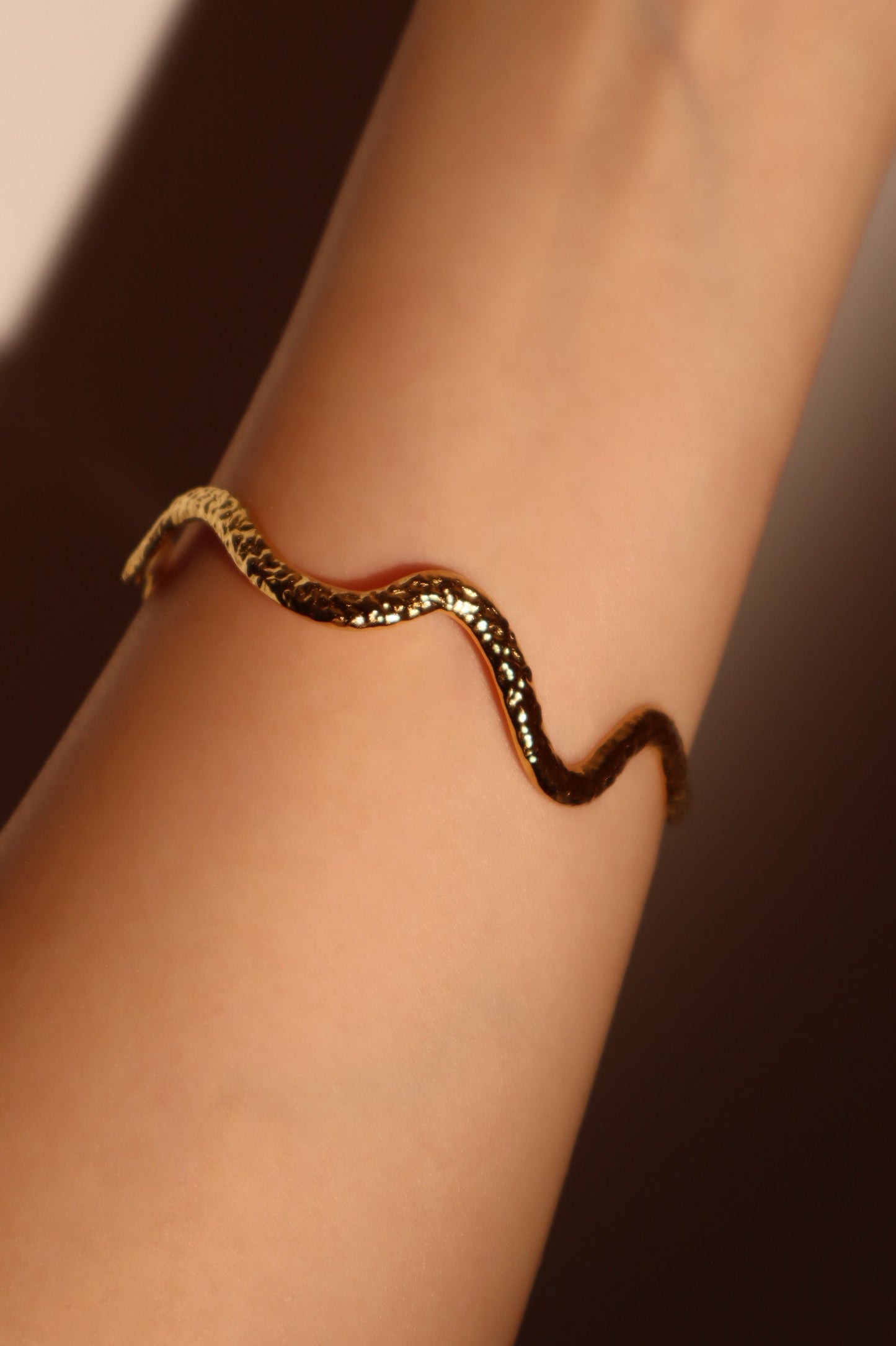 Men's Women's Wave Bracelet Gold Stainless Steel - 1