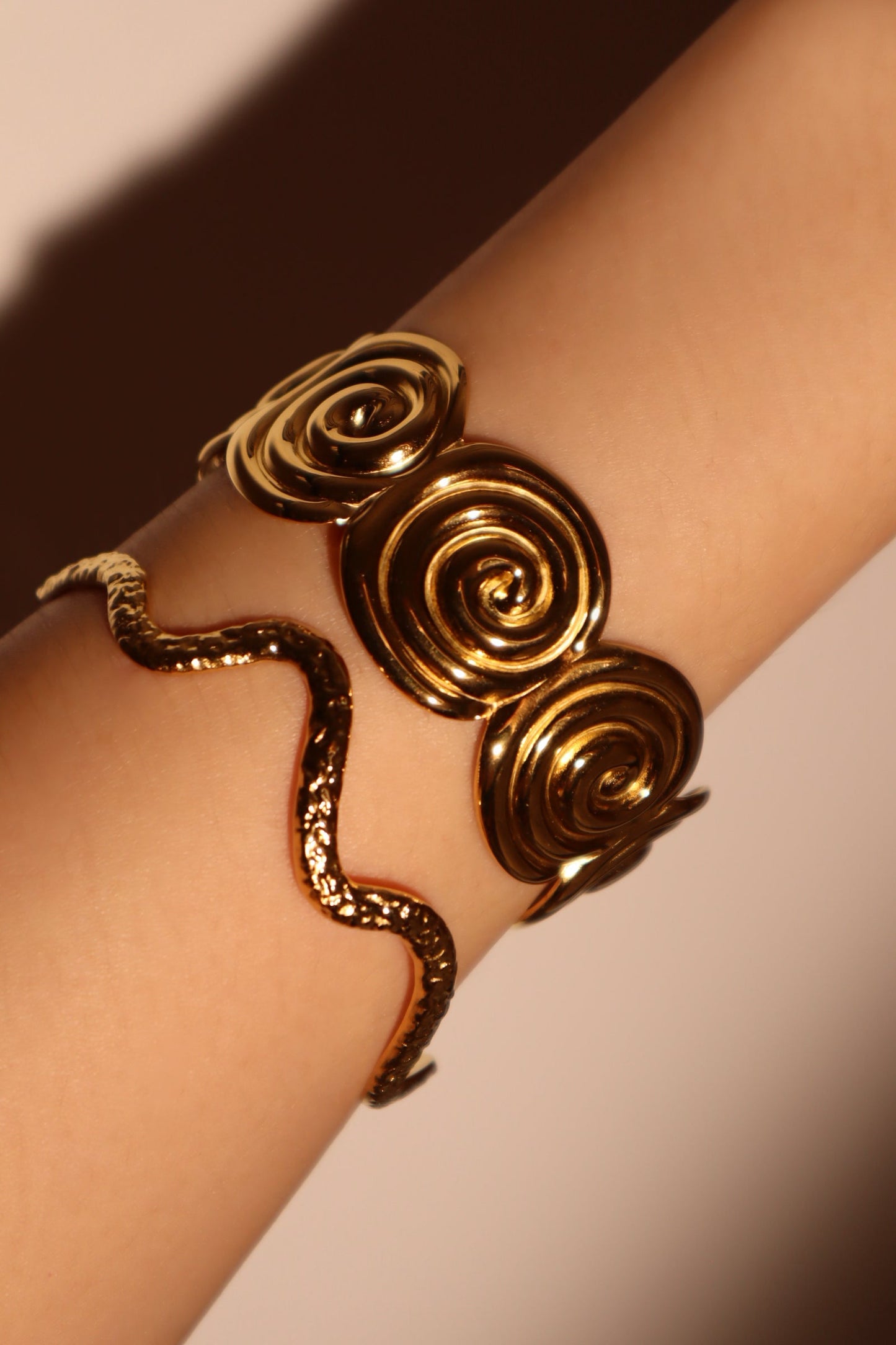 Men's Women's Wave Bracelet Gold Stainless Steel - 2