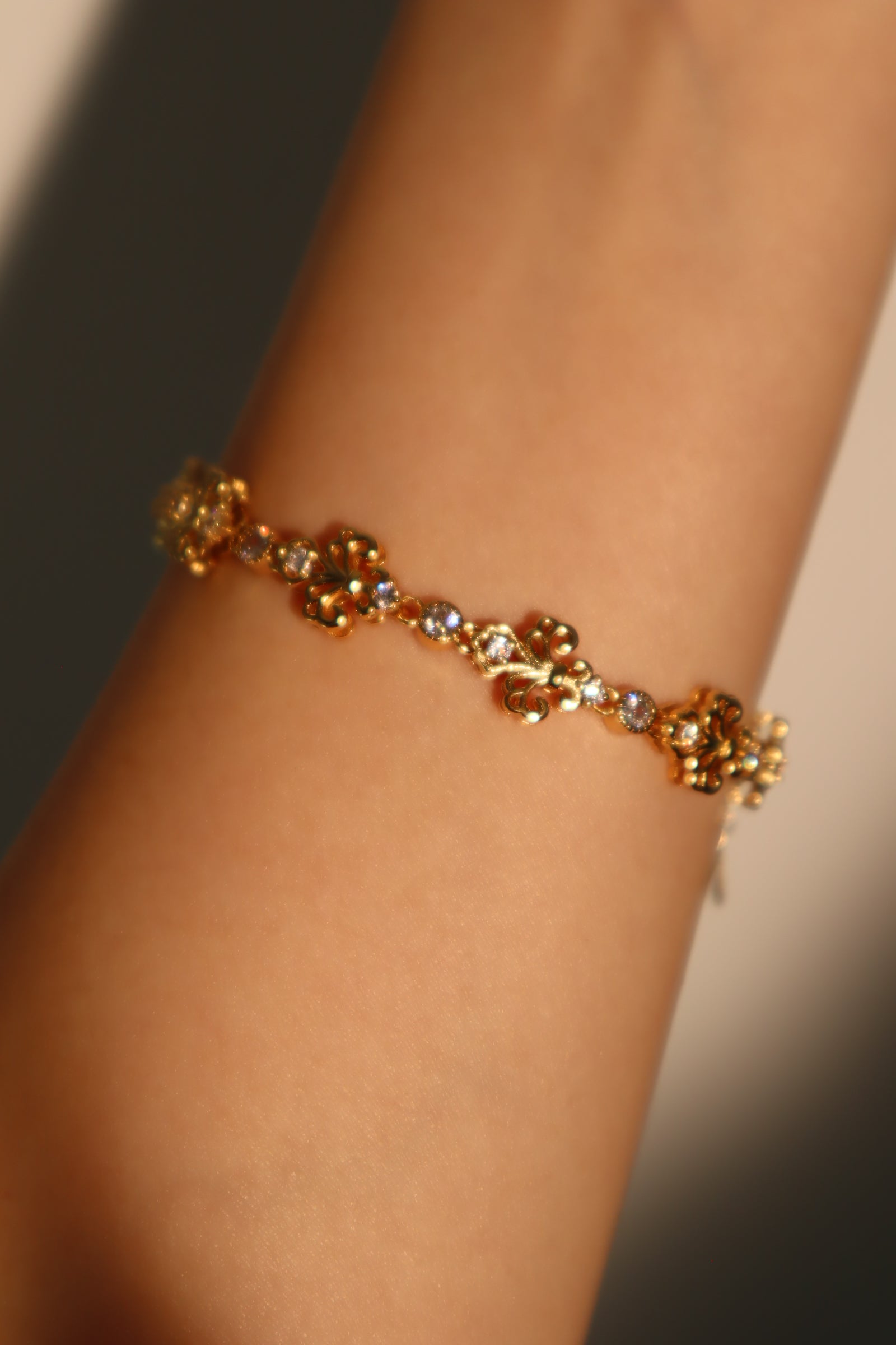 Unisex Bracelet Gold Adjustable 18K Gold Plated Zirconia Diamonds 7.6 in - 5