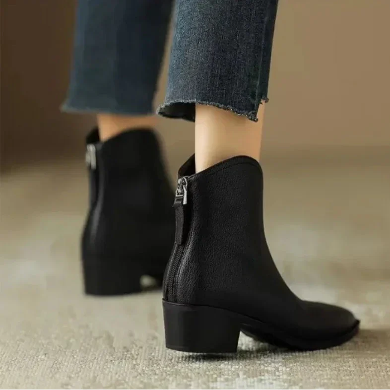 Women's Leather-Look Pointed-Toe Ankle Boots in Black – Product view | Hensley London