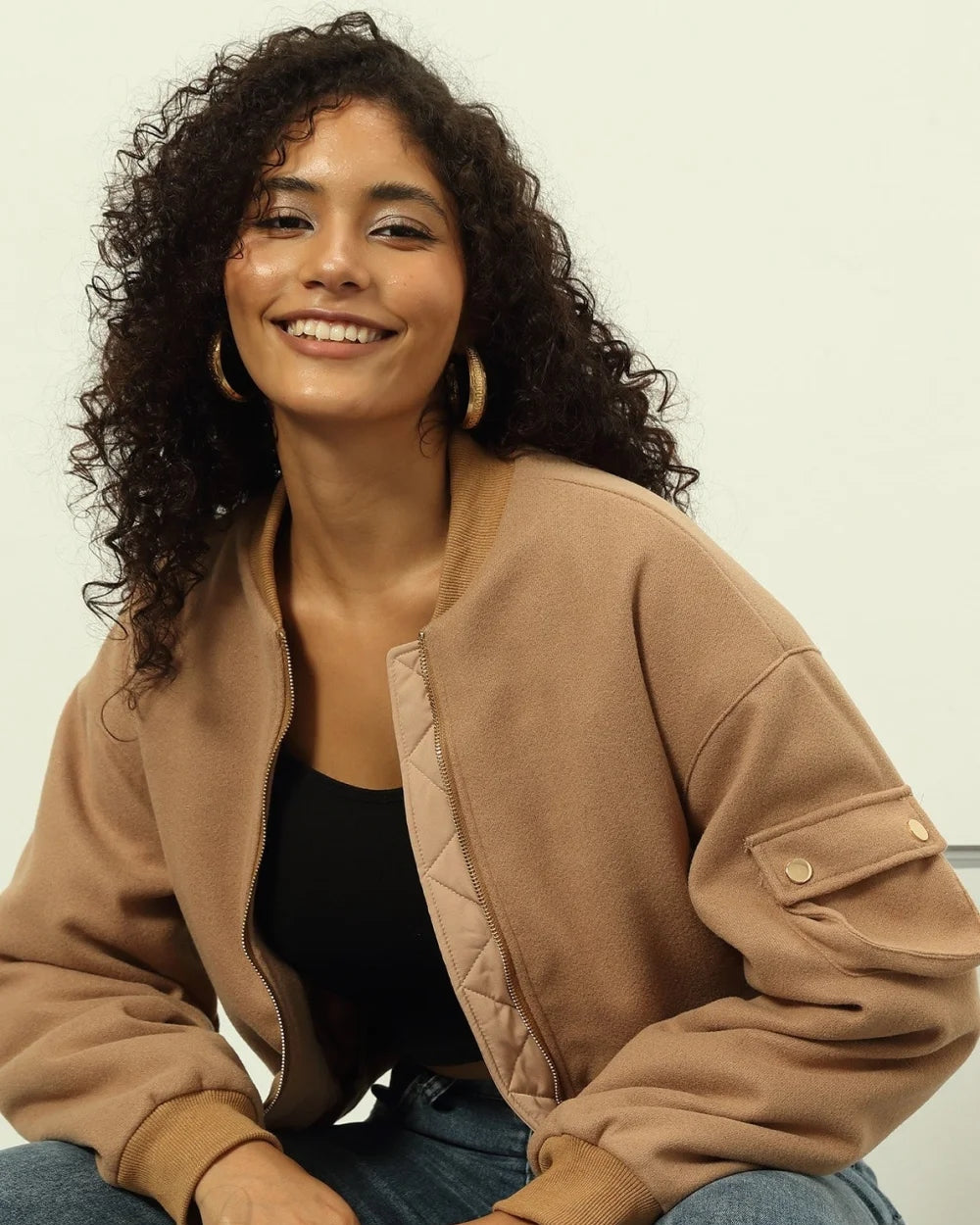 Chic Women's Quilted Jacket | Loose Fit, Collarless Bomber Design 1