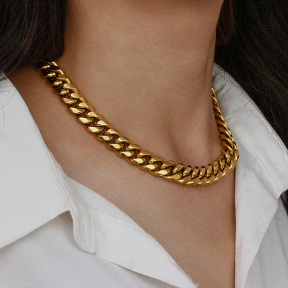 Chunky Chain Necklace in 18k Gold-Plated Stainless Steel – Hypoallergenic and Water Resistant 2