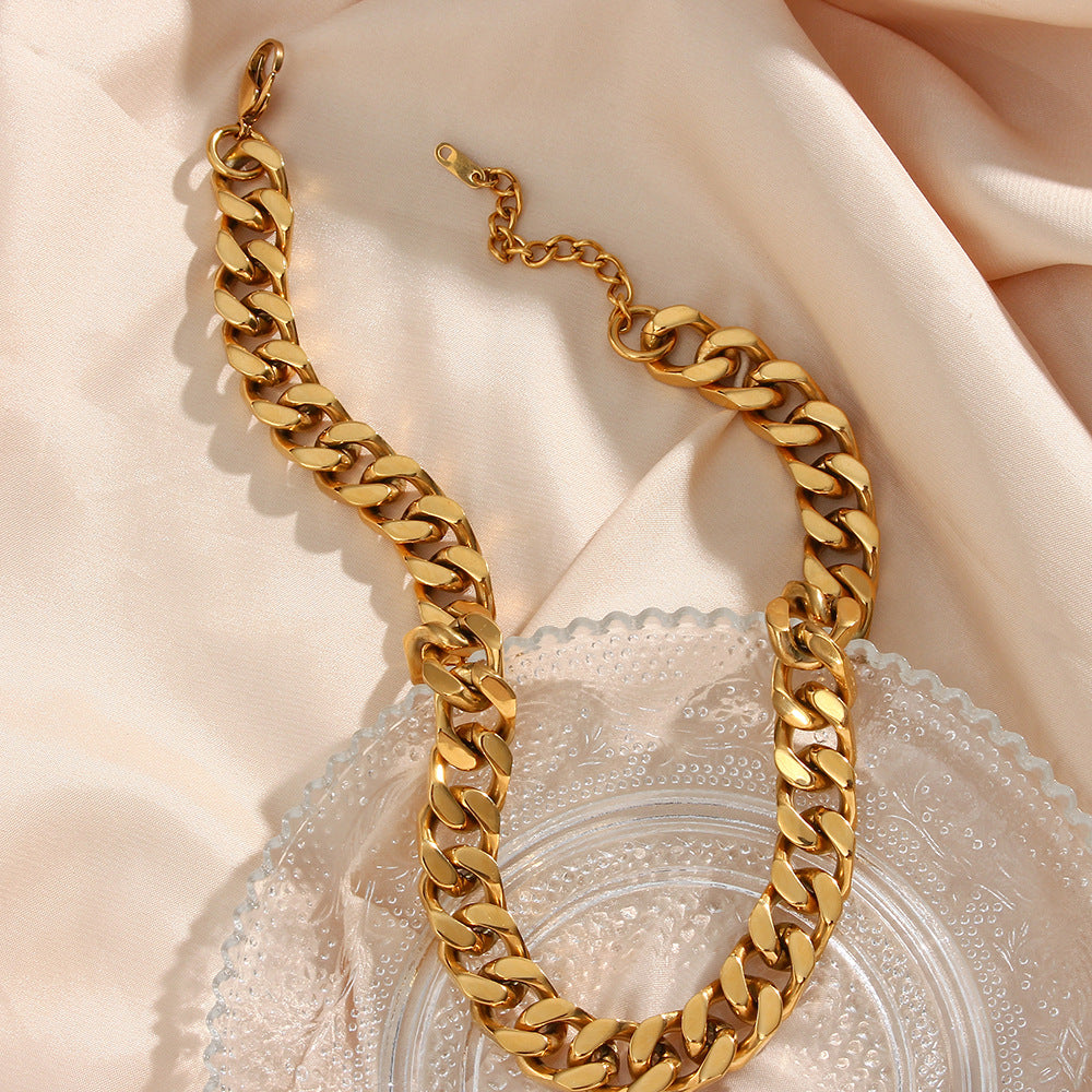 Chunky Chain Necklace in 18k Gold-Plated Stainless Steel – Hypoallergenic and Water Resistant 3