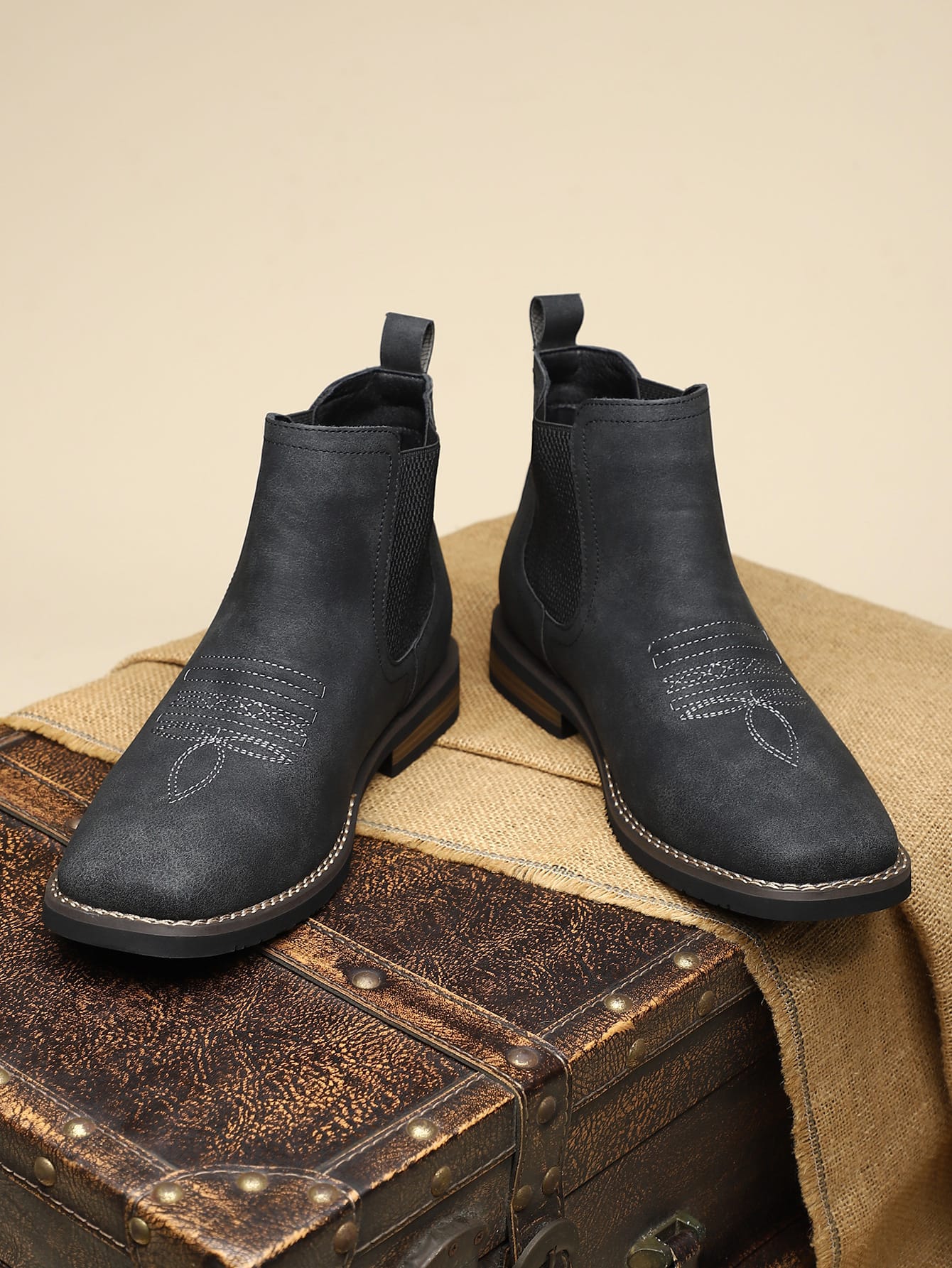 Men's Leather Chelsea Boots in Black – detail view | Hensley London