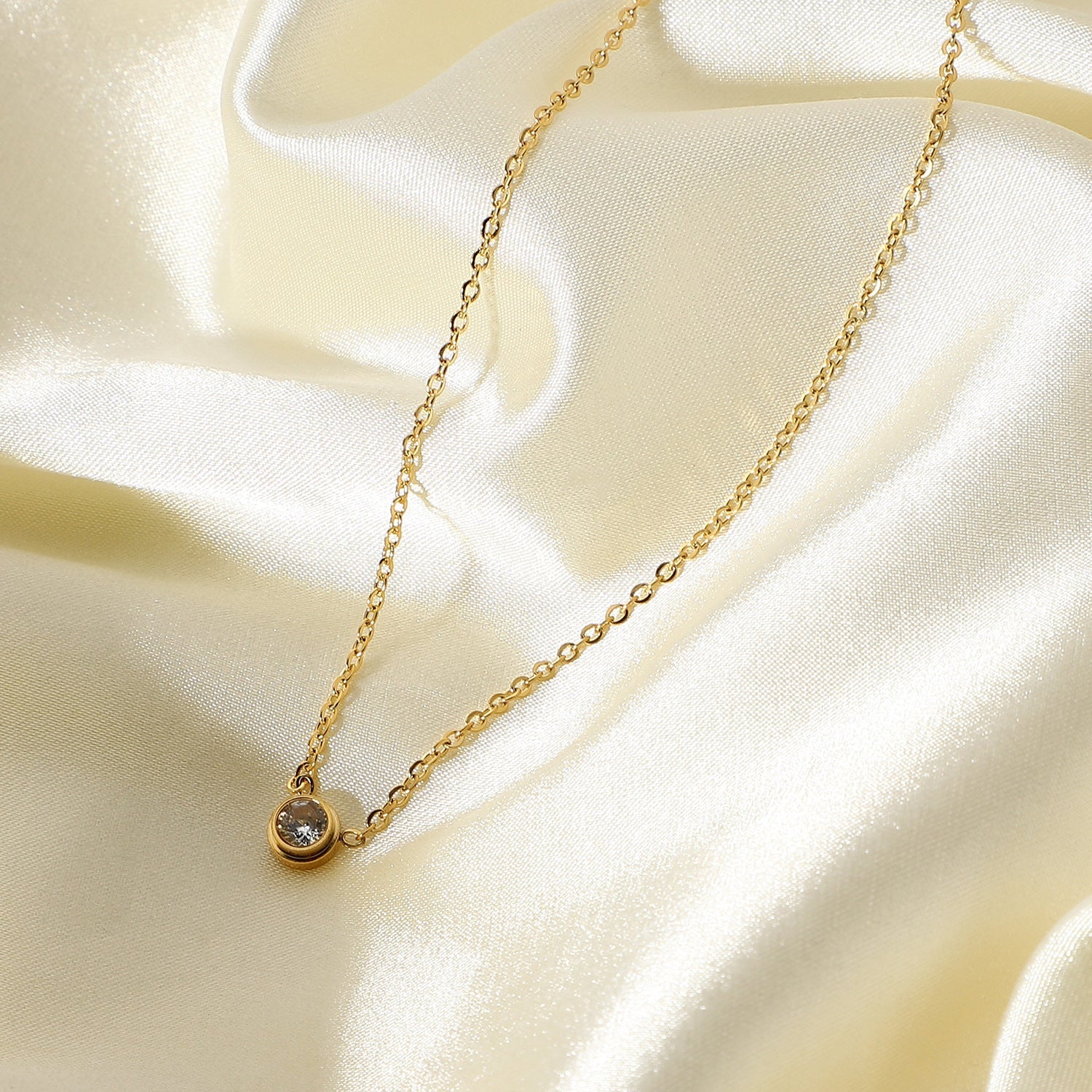 Dazzling Gold Necklace for Women – 18k Gold-Plated Stainless Steel with Diamond Simulants, Hypoallergenic Design 5