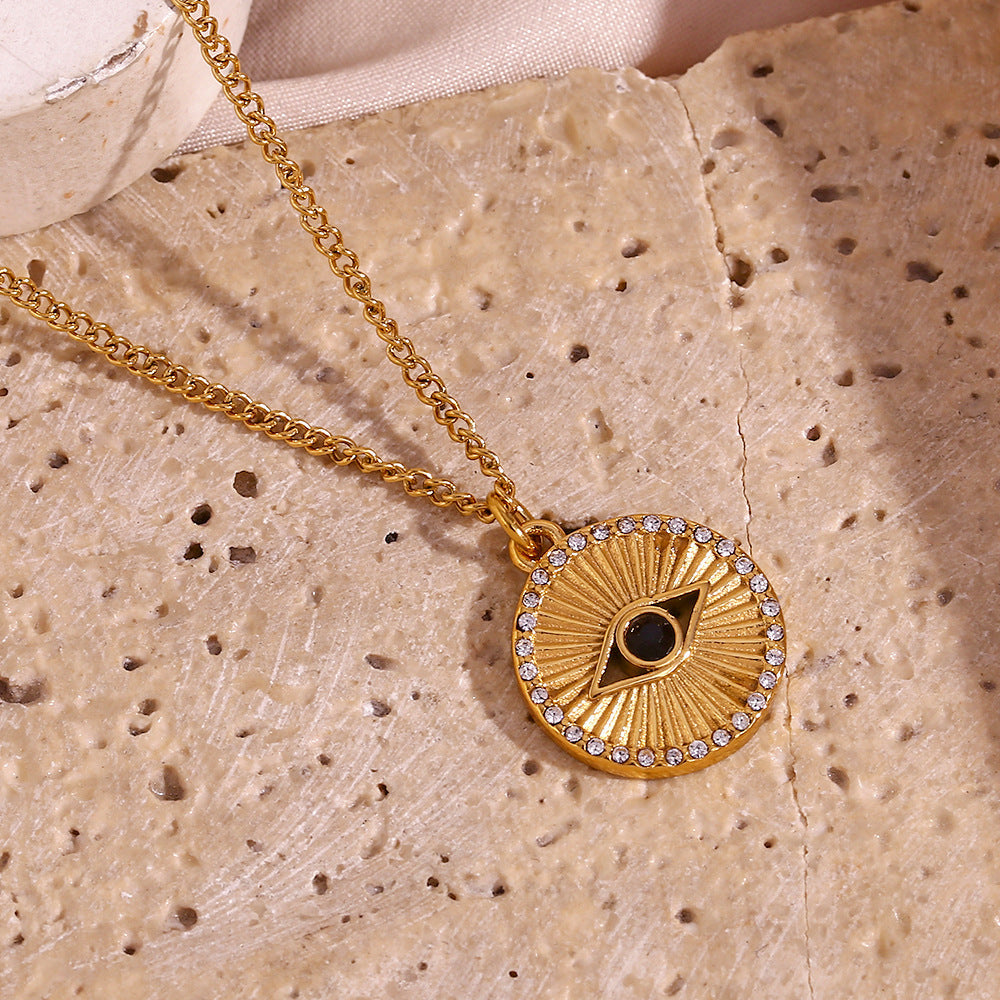 Elegant 18K Gold Necklace with Diamond Simulants – Waterproof and Hypoallergenic 3
