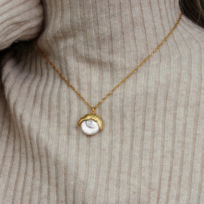 Elegant 18K Gold Pearl Necklace – Waterproof, Hypoallergenic, and Timeless Design 3