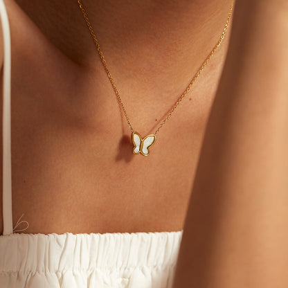 Elegant Butterfly Pendant Necklace with Mother of Pearl and Freshwater Pearls – Hypoallergenic Gold-Plated Jewelry for Women 2