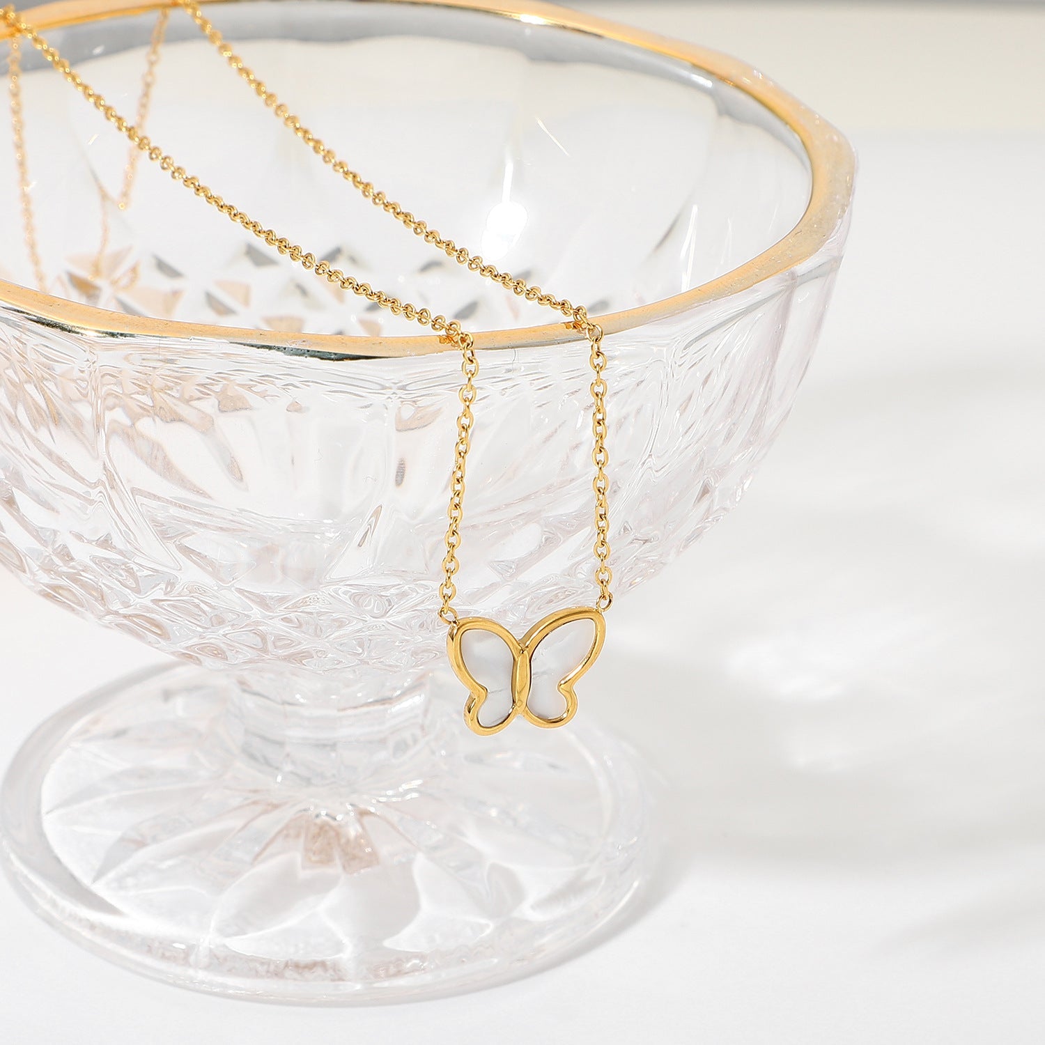 Elegant Butterfly Pendant Necklace with Mother of Pearl and Freshwater Pearls – Hypoallergenic Gold-Plated Jewelry for Women 5