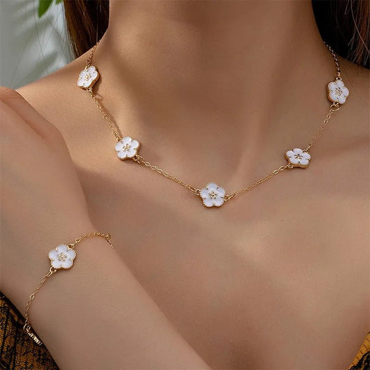 Elegant Clover Jewelry Set with White Accents – Adjustable Necklace and Bracelet for Women
