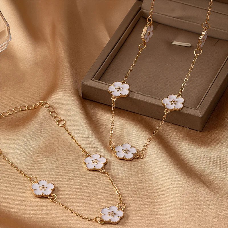 Elegant Clover Jewelry Set with White Accents – Adjustable Necklace and Bracelet for Women