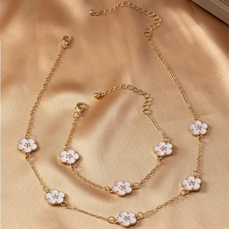 Elegant Clover Jewelry Set with White Accents – Adjustable Necklace and Bracelet for Women
