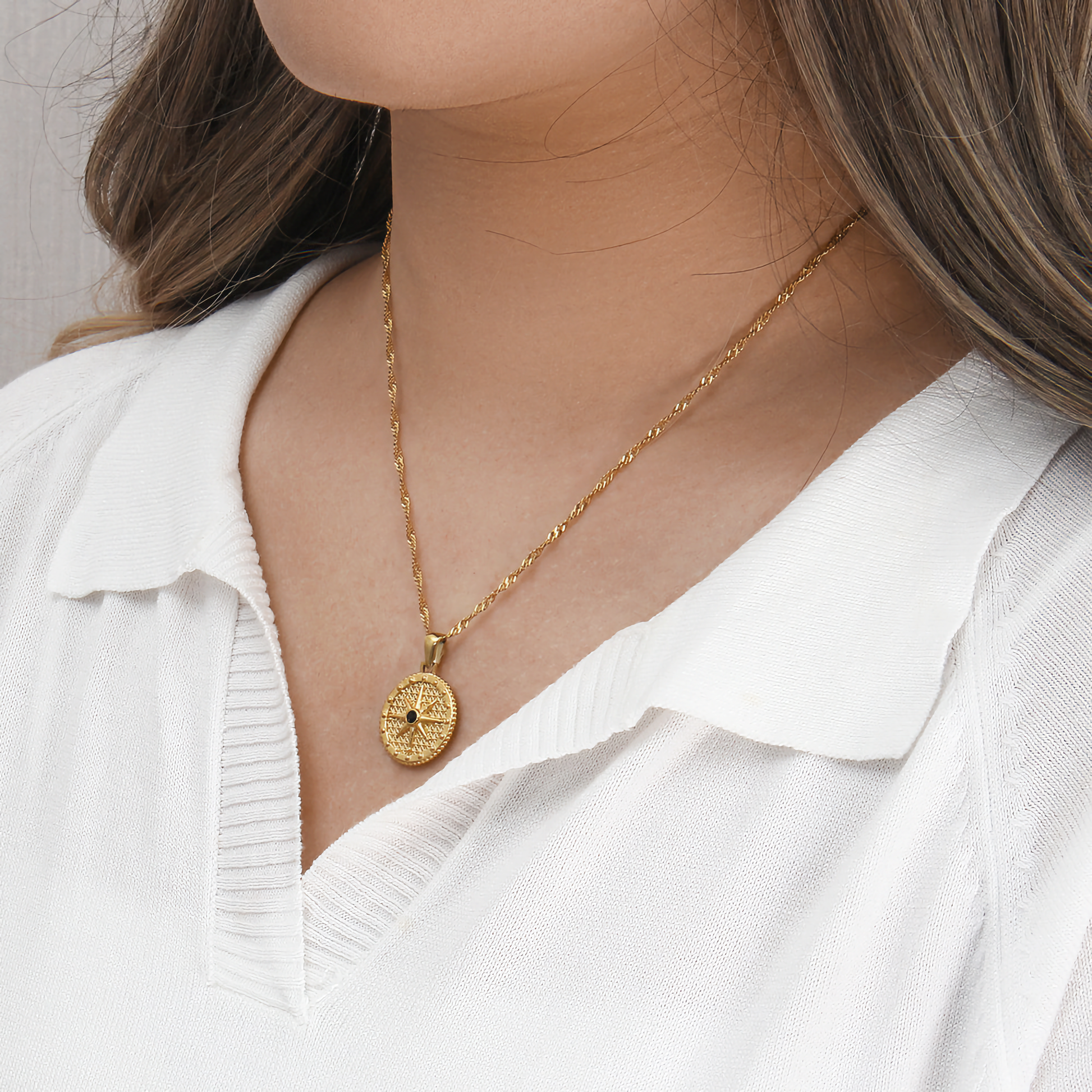 Elegant Compass Necklace in 18k Gold-Plated Stainless Steel – Waterproof, Hypoallergenic, Adjustable Chain 18 + 2 Extension 1