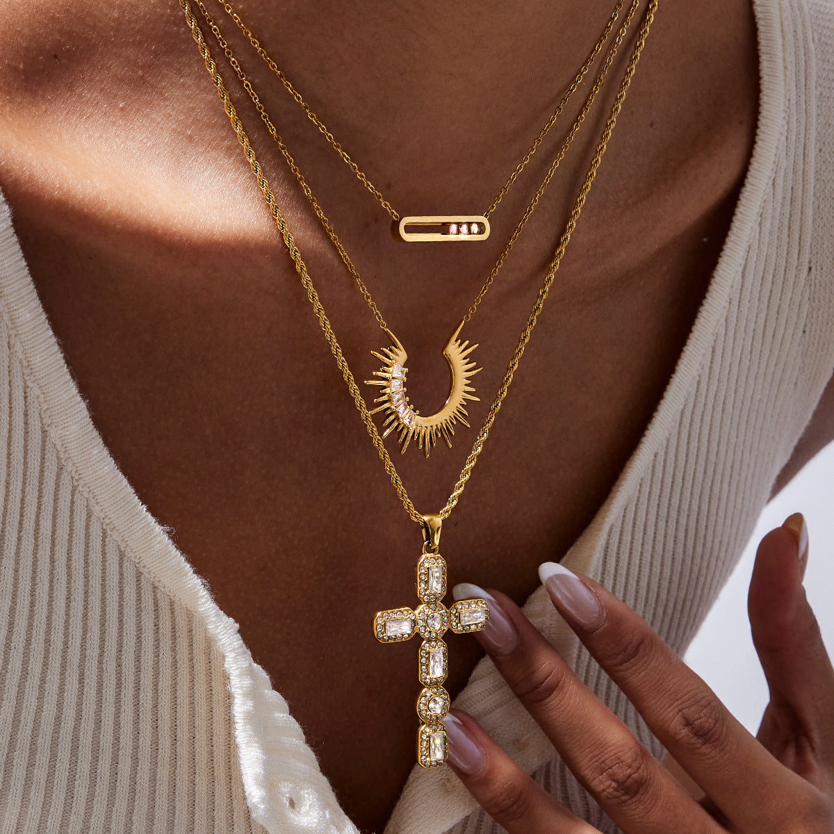 Elegant Diamond Cross Necklace in 18k Gold Plating – Hypoallergenic, Waterproof, Perfect for Layering 4
