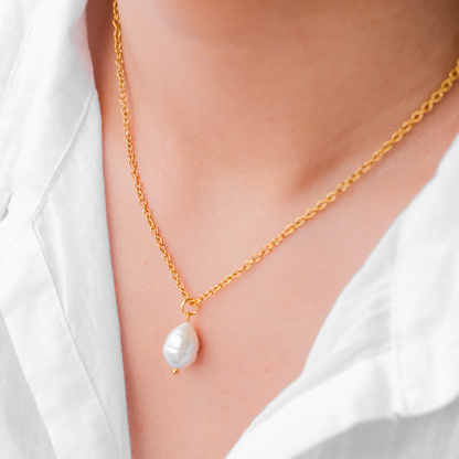 Elegant Freshwater Pearl Necklace on Waterproof Gold Chain – Hypoallergenic, Lightweight, 15-Inch with Extension 1