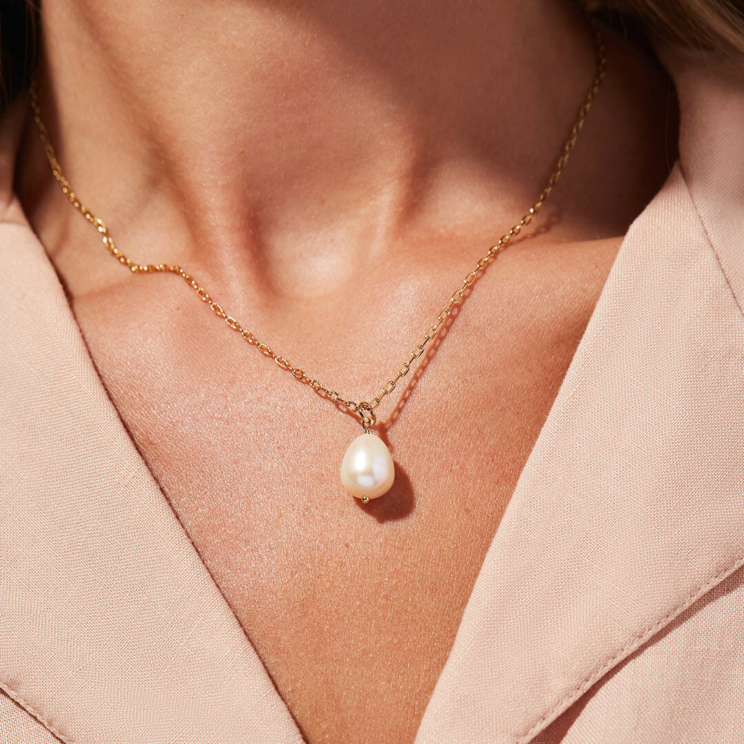 Elegant Freshwater Pearl Necklace on Waterproof Gold Chain – Hypoallergenic, Lightweight, 15-Inch with Extension 3