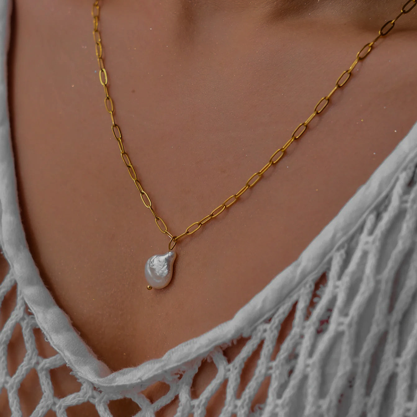 Elegant Freshwater Pearl Necklace with Waterproof Gold Chain – 17 Inches Long, Hypoallergenic and Eco-Friendly 2