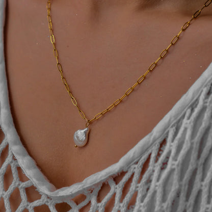 Elegant Freshwater Pearl Necklace with Waterproof Gold Chain – 17 Inches Long, Hypoallergenic and Eco-Friendly 2
